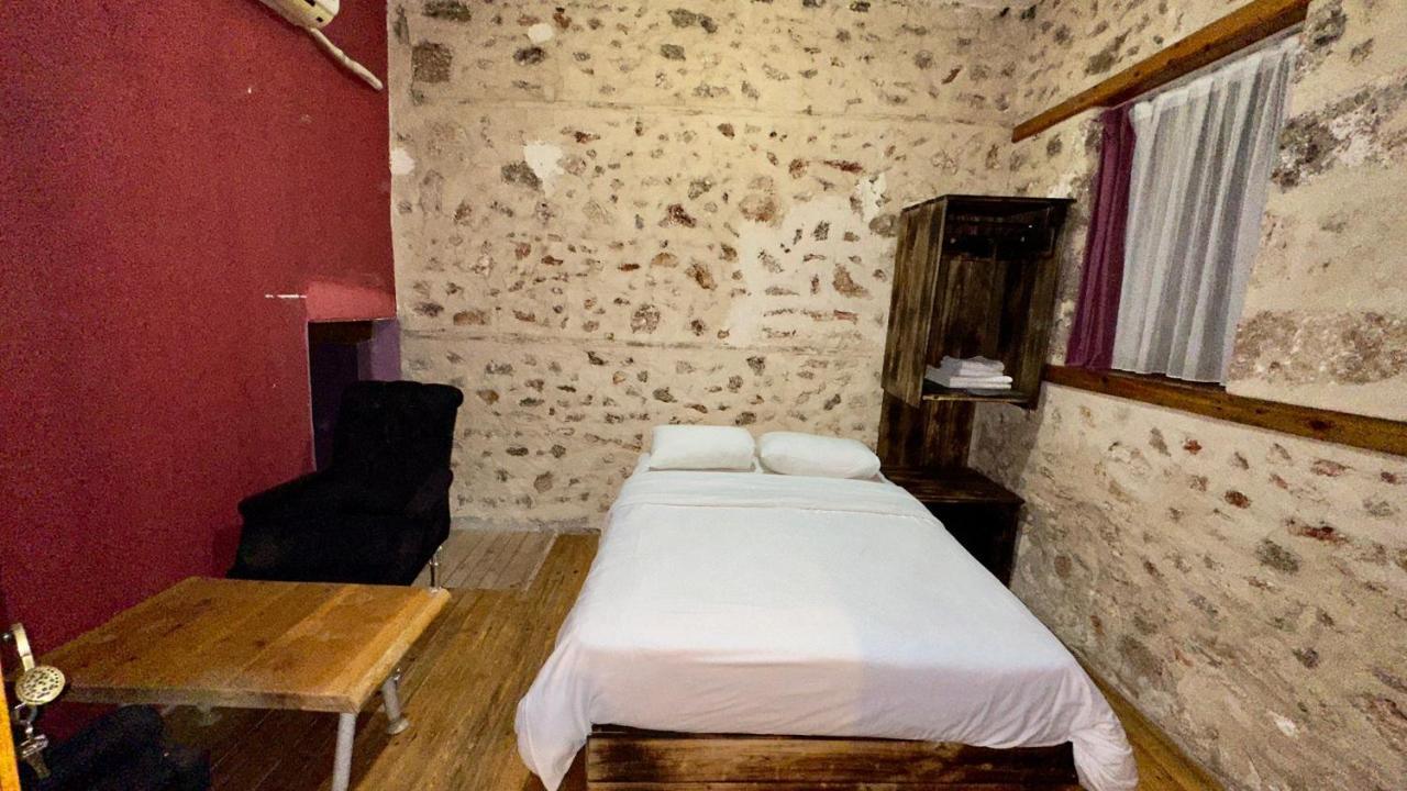 Otel Wood House 안탈리아 외부 사진